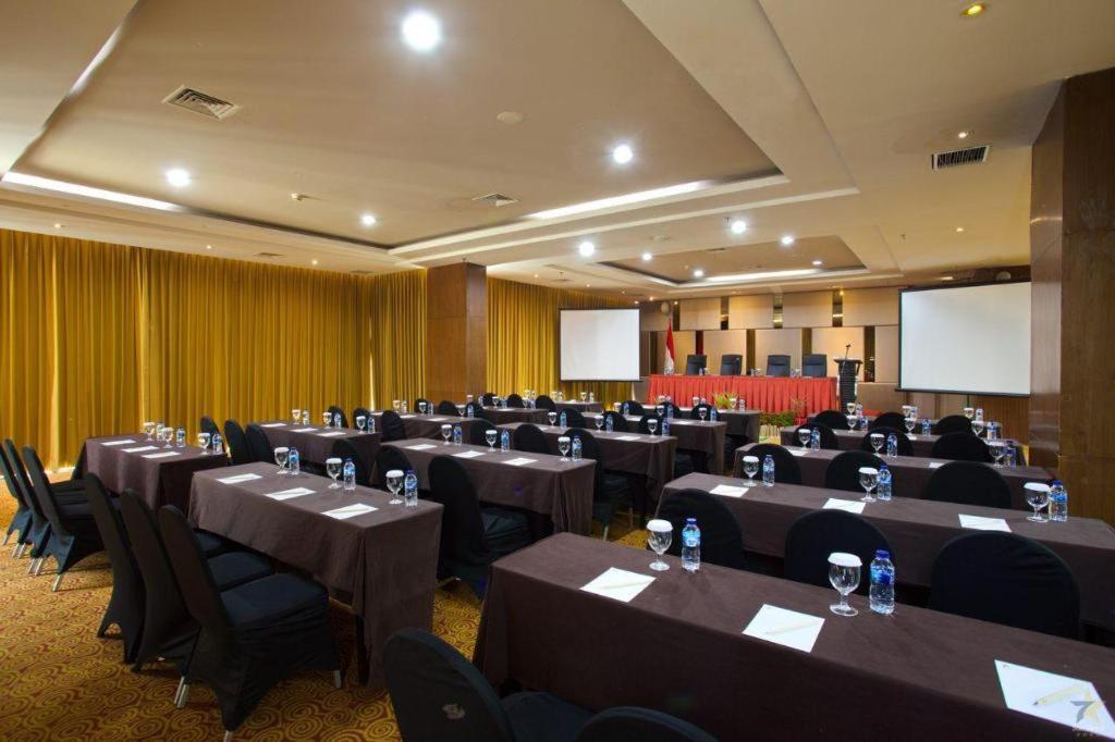 Hotel Horison Ultima Semarang Extérieur photo